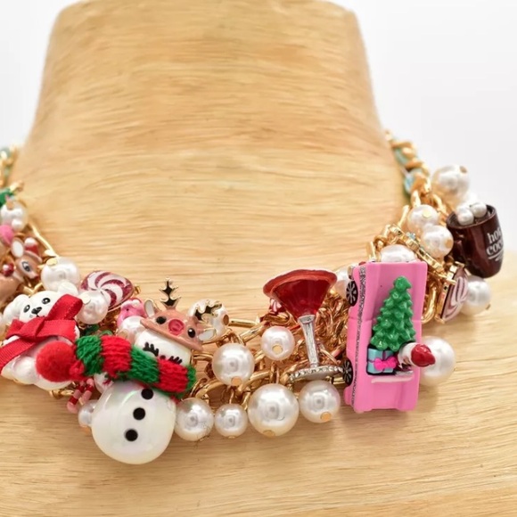 Betsey Johnson Christmas Holiday
Baubles Bib Necklace NWT - Picture 3 of 5